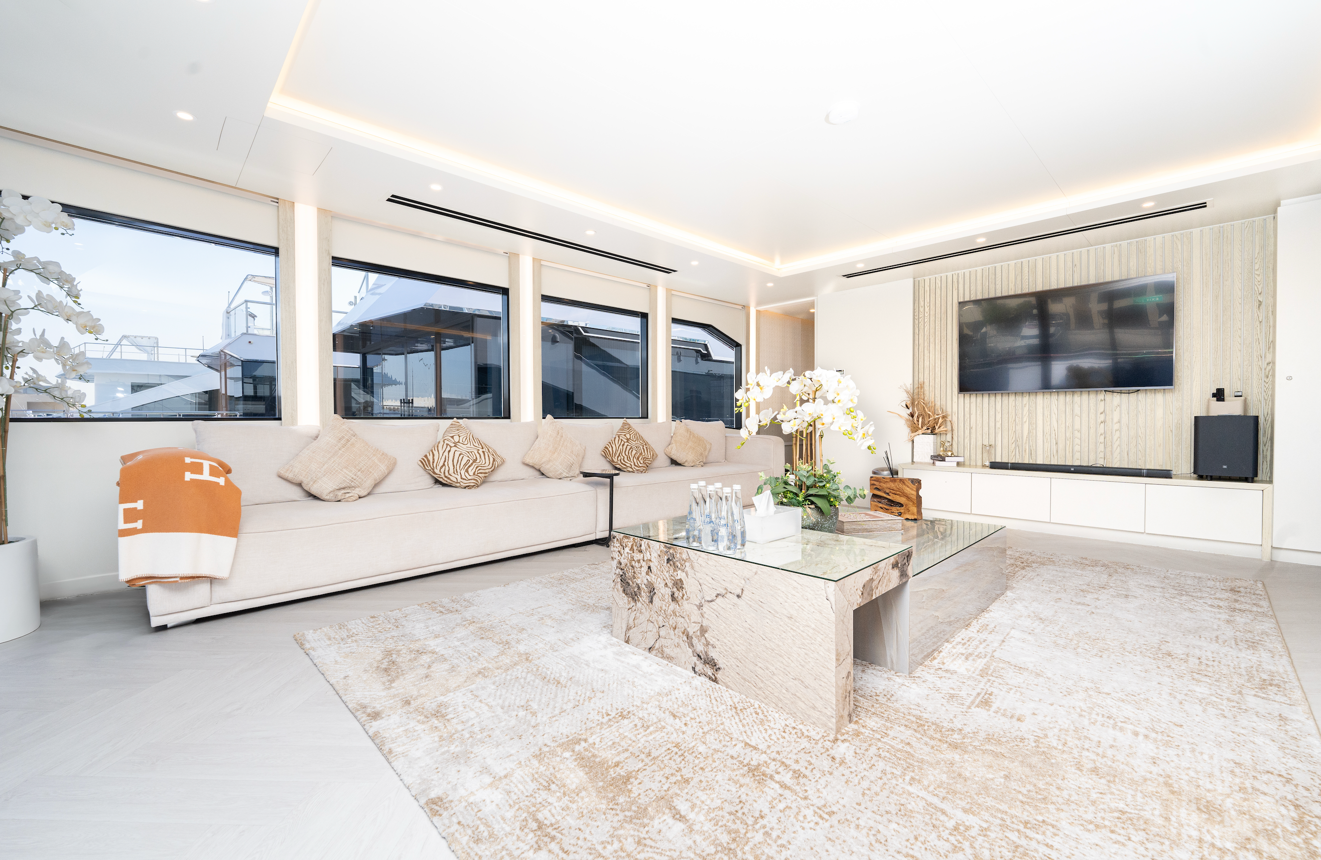 30-Person Private Boat – Luxury Experience