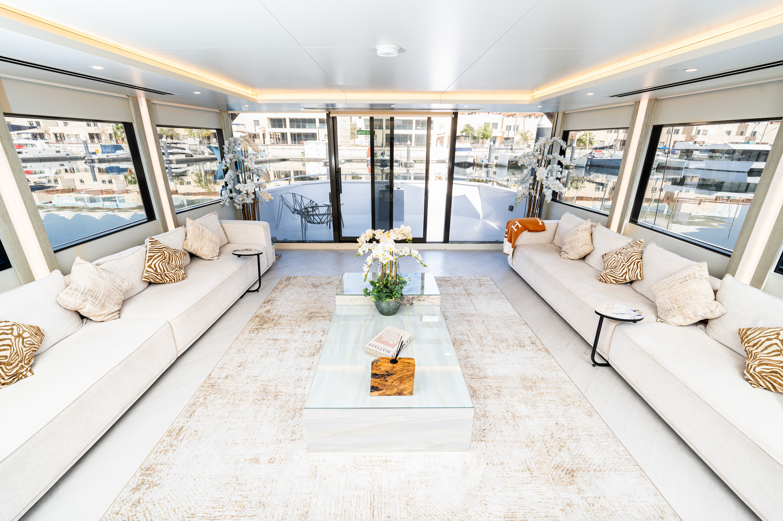 30-Person Private Boat – Luxury Experience