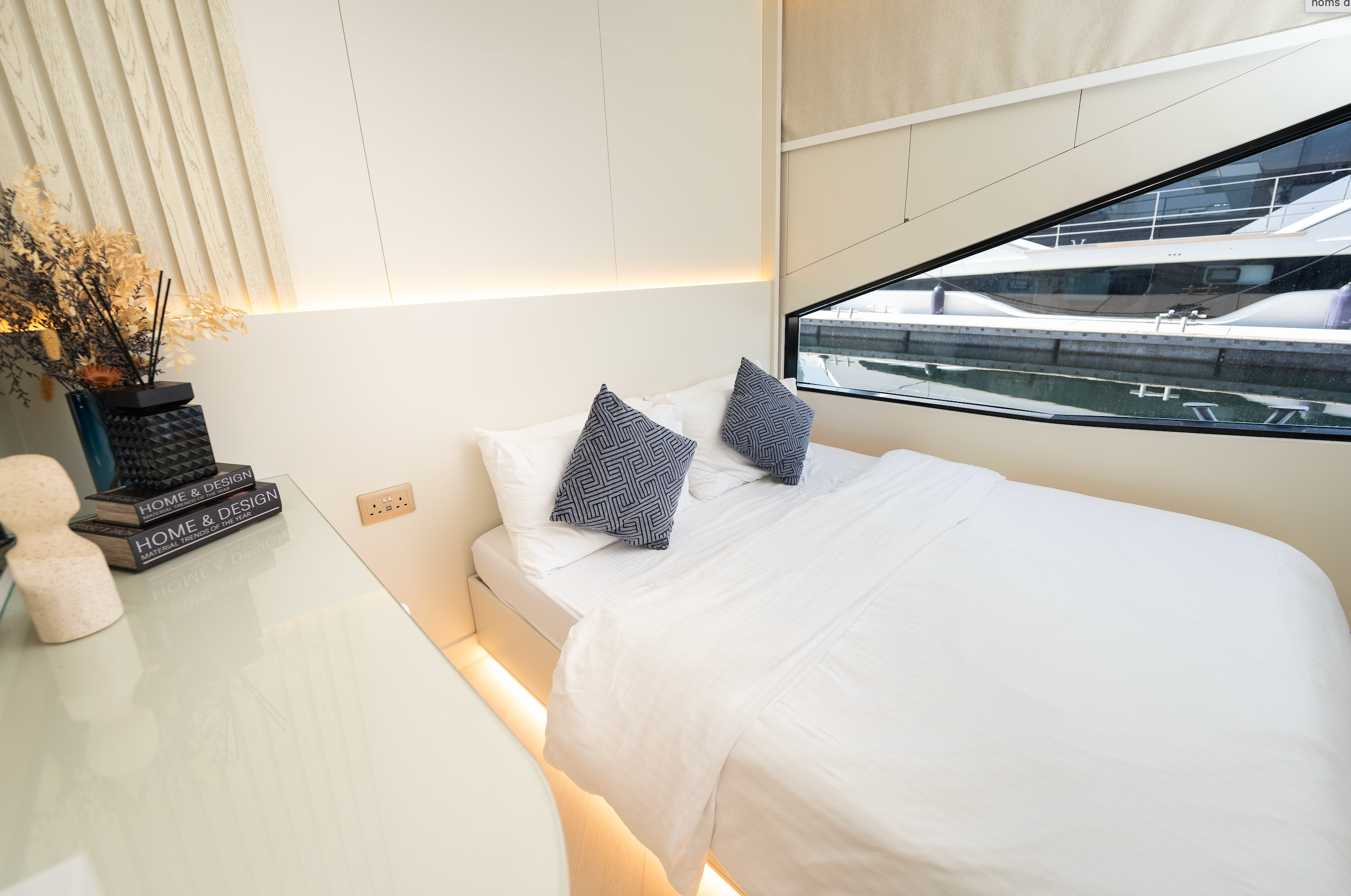 30-Person Private Boat – Luxury Experience