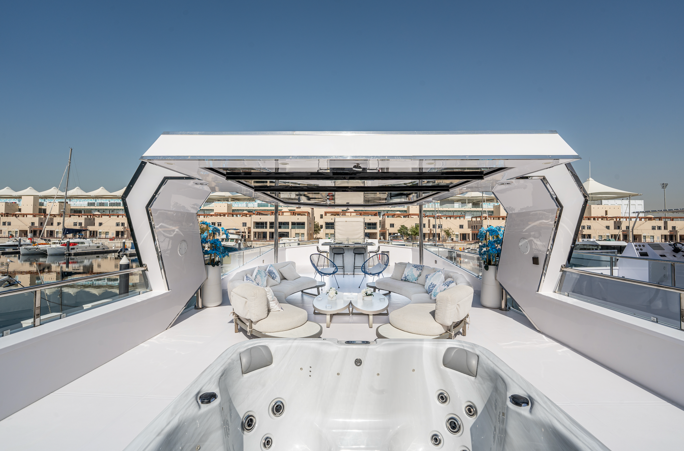 30-Person Private Boat – Luxury Experience