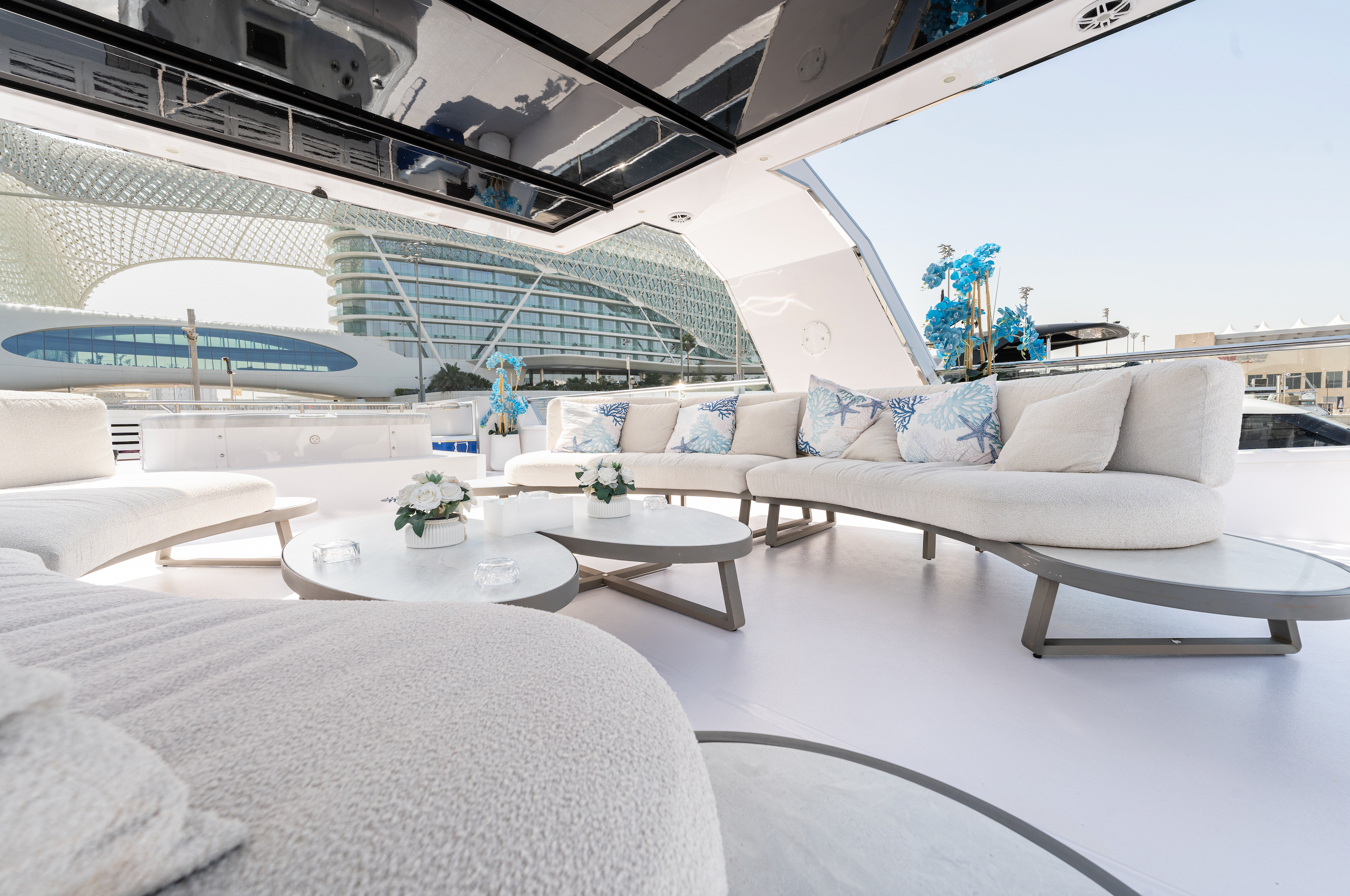 30-Person Private Boat – Luxury Experience