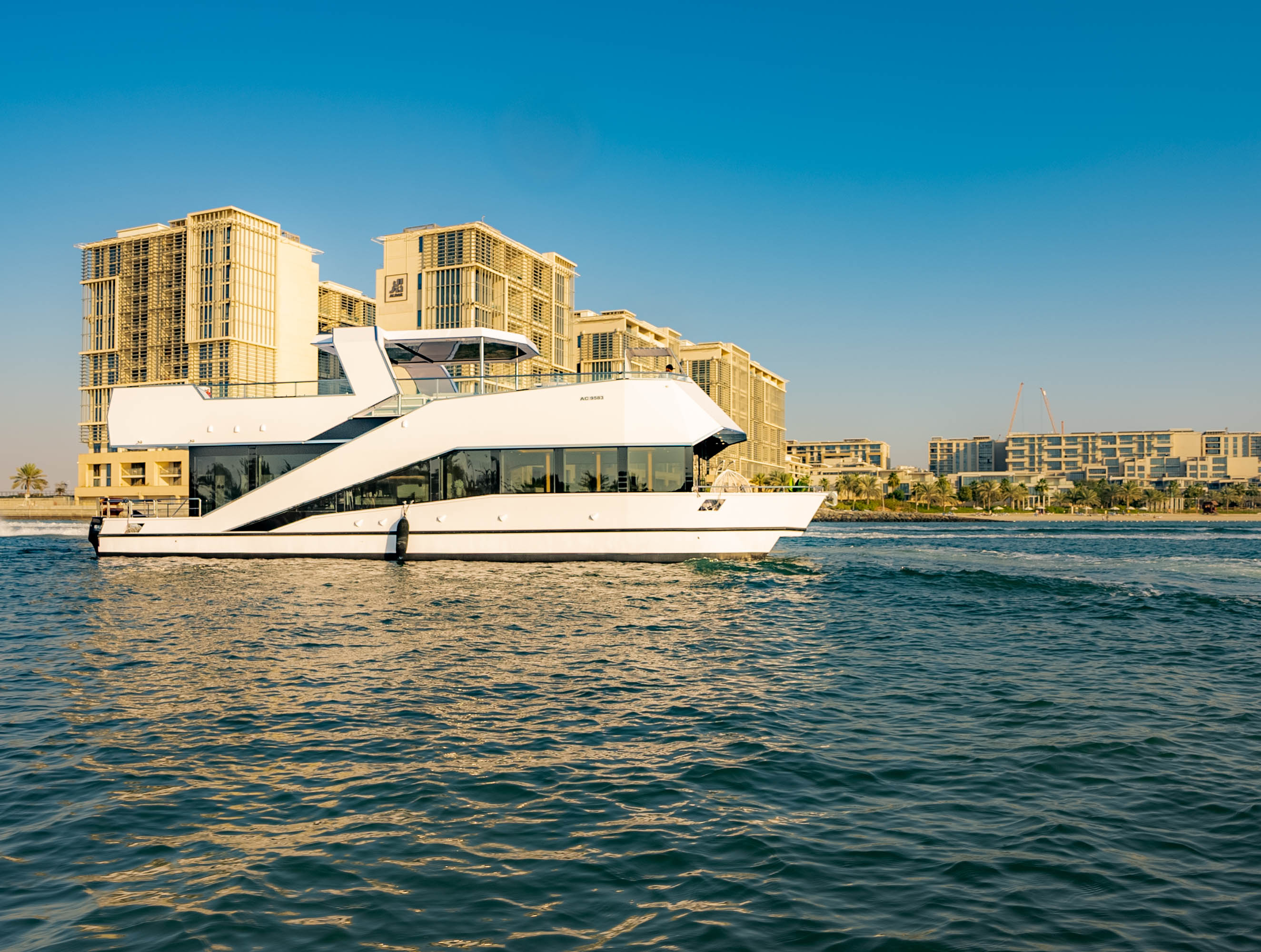 30-Person Private Boat – Luxury Experience