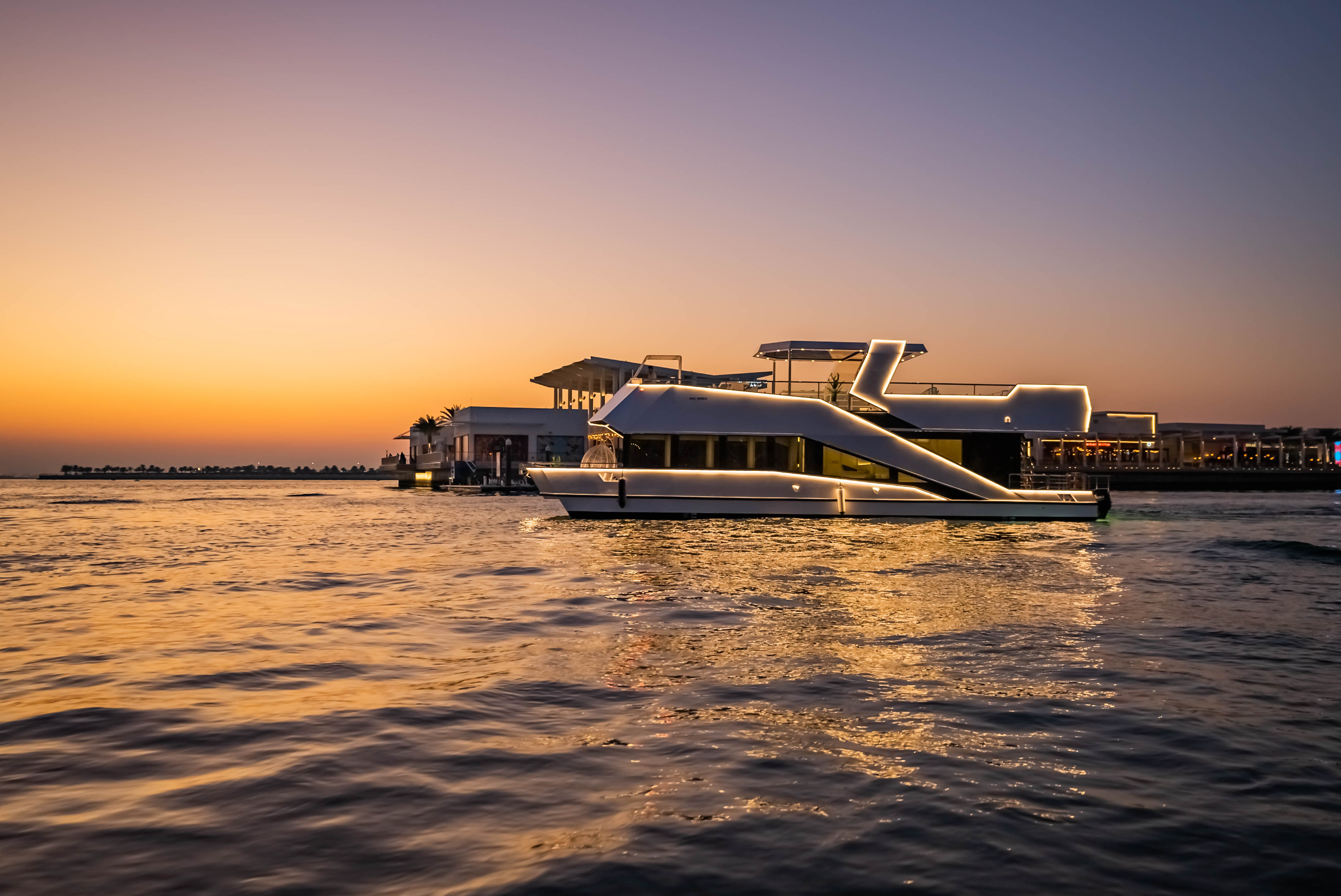 30-Person Private Boat – Luxury Experience